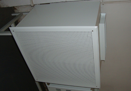 側送風高效送風口 側送風高效送風口包含箱體,散流板,高效過濾器,手動調節閥四件套,是用于改造和新建1000~300000級潔凈室的終端過濾器裝置,是滿足凈化要求的關鍵設備。